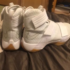Nike LeBron Soldier XI